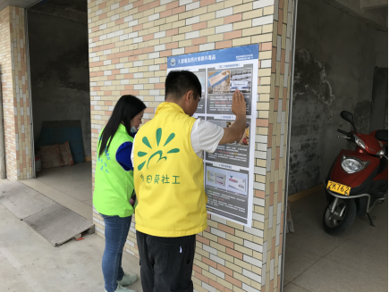 阜沙鎮(zhèn)禁毒信息〔2020〕第167期--阜沙禁毒宣傳進公交站、進廠企、進廣場（2020.11.17 