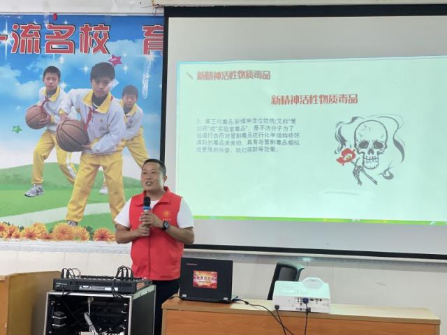 禁毒宣傳進校園，讓青春綠色無毒 (3).jpg