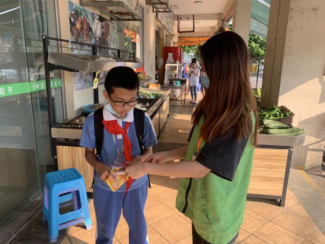 三鄉(xiāng)鎮(zhèn)開展“守護校園安全，護學(xué)禁毒兩不誤”宣傳活動三鄉(xiāng)鎮(zhèn)開展“守護校園安全，護學(xué)禁毒兩不誤”宣傳活動