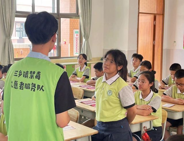 三鄉(xiāng)鎮(zhèn)開展“開學(xué)第一課，無毒伴我行”禁毒教育宣傳活動圖片4_副本.jpg