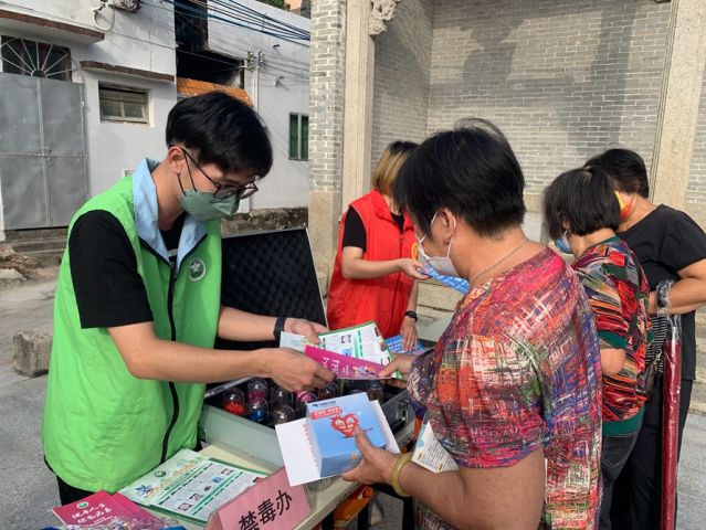 三鄉(xiāng)鎮(zhèn)開展“宣傳禁毒進(jìn)小家，‘無毒’社區(qū)靠大家”活動照片3.jpg