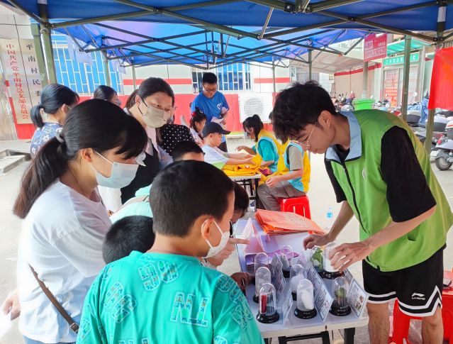 三鄉(xiāng)鎮(zhèn)開(kāi)展“親子游園樂(lè)融融，大手小手齊禁毒“宣傳活動(dòng)圖片2.jpg